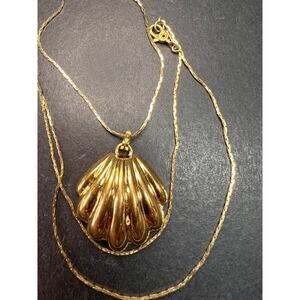 Vintage Monet Shell Pendant Necklace Gold Tone 24 Inch Coastal MCM